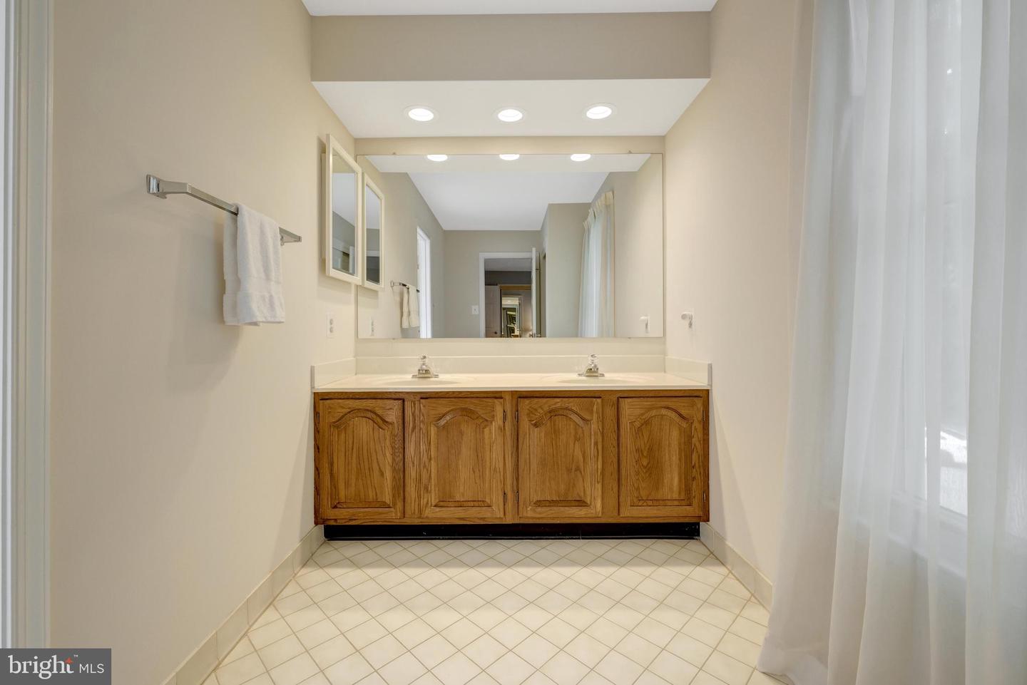 2982 FRANKLIN OAKS DR, HERNDON, Virginia 20171, 4 Bedrooms Bedrooms, ,2 BathroomsBathrooms,Residential,For sale,2982 FRANKLIN OAKS DR,VAFX2244914 MLS # VAFX2244914
