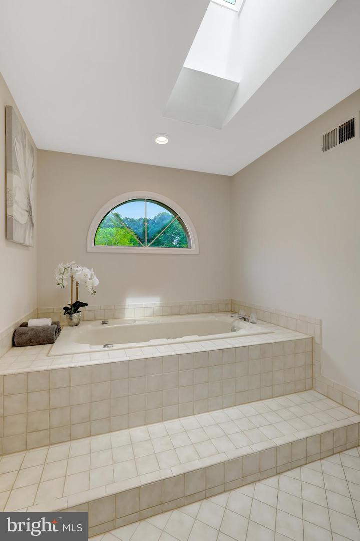 2982 FRANKLIN OAKS DR, HERNDON, Virginia 20171, 4 Bedrooms Bedrooms, ,2 BathroomsBathrooms,Residential,For sale,2982 FRANKLIN OAKS DR,VAFX2244914 MLS # VAFX2244914