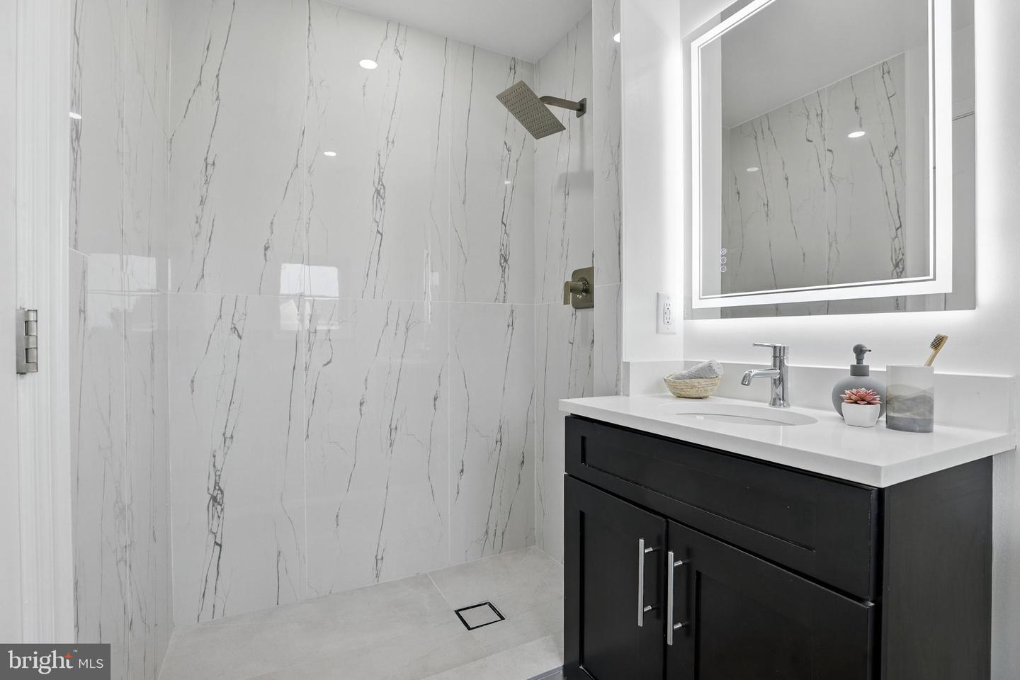 402 WOODCREST DR SE, WASHINGTON, District Of Columbia 20032, 4 Bedrooms Bedrooms, ,2 BathroomsBathrooms,Residential,For sale,402 WOODCREST DR SE,DCDC2204684 MLS # DCDC2204684