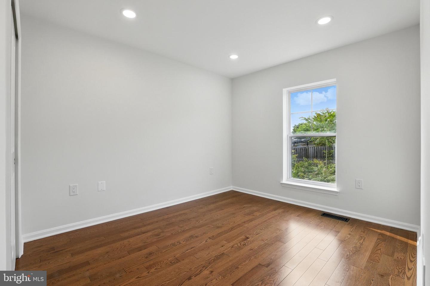 402 WOODCREST DR SE, WASHINGTON, District Of Columbia 20032, 4 Bedrooms Bedrooms, ,2 BathroomsBathrooms,Residential,For sale,402 WOODCREST DR SE,DCDC2204684 MLS # DCDC2204684