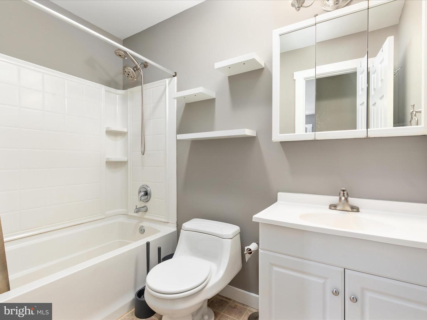 305 WINCHESTER DR, WINCHESTER, Virginia 22602, 2 Bedrooms Bedrooms, ,2 BathroomsBathrooms,Residential,For sale,305 WINCHESTER DR,VAFV2034742 MLS # VAFV2034742