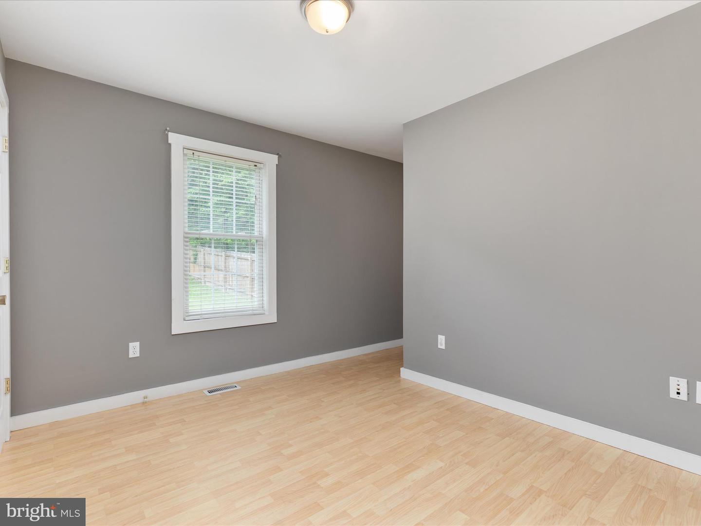 305 WINCHESTER DR, WINCHESTER, Virginia 22602, 2 Bedrooms Bedrooms, ,2 BathroomsBathrooms,Residential,For sale,305 WINCHESTER DR,VAFV2034742 MLS # VAFV2034742