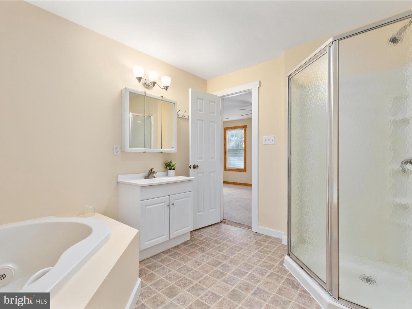 305 WINCHESTER DR, WINCHESTER, Virginia 22602, 2 Bedrooms Bedrooms, ,2 BathroomsBathrooms,Residential,For sale,305 WINCHESTER DR,VAFV2034742 MLS # VAFV2034742