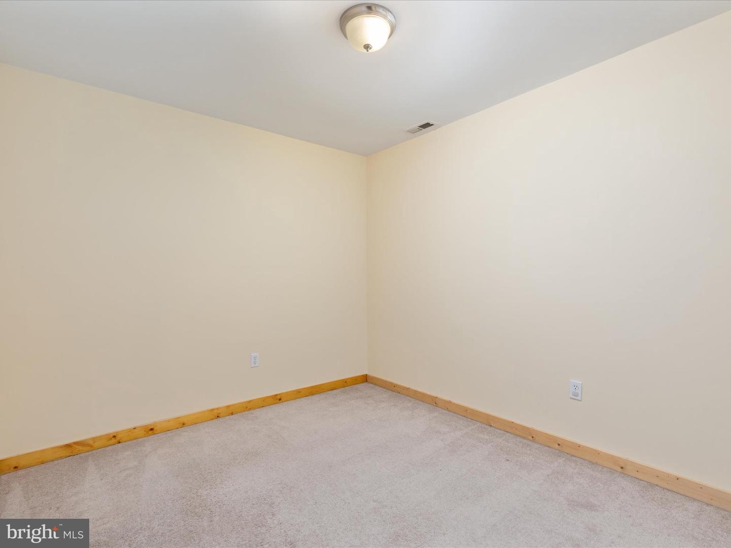 305 WINCHESTER DR, WINCHESTER, Virginia 22602, 2 Bedrooms Bedrooms, ,2 BathroomsBathrooms,Residential,For sale,305 WINCHESTER DR,VAFV2034742 MLS # VAFV2034742