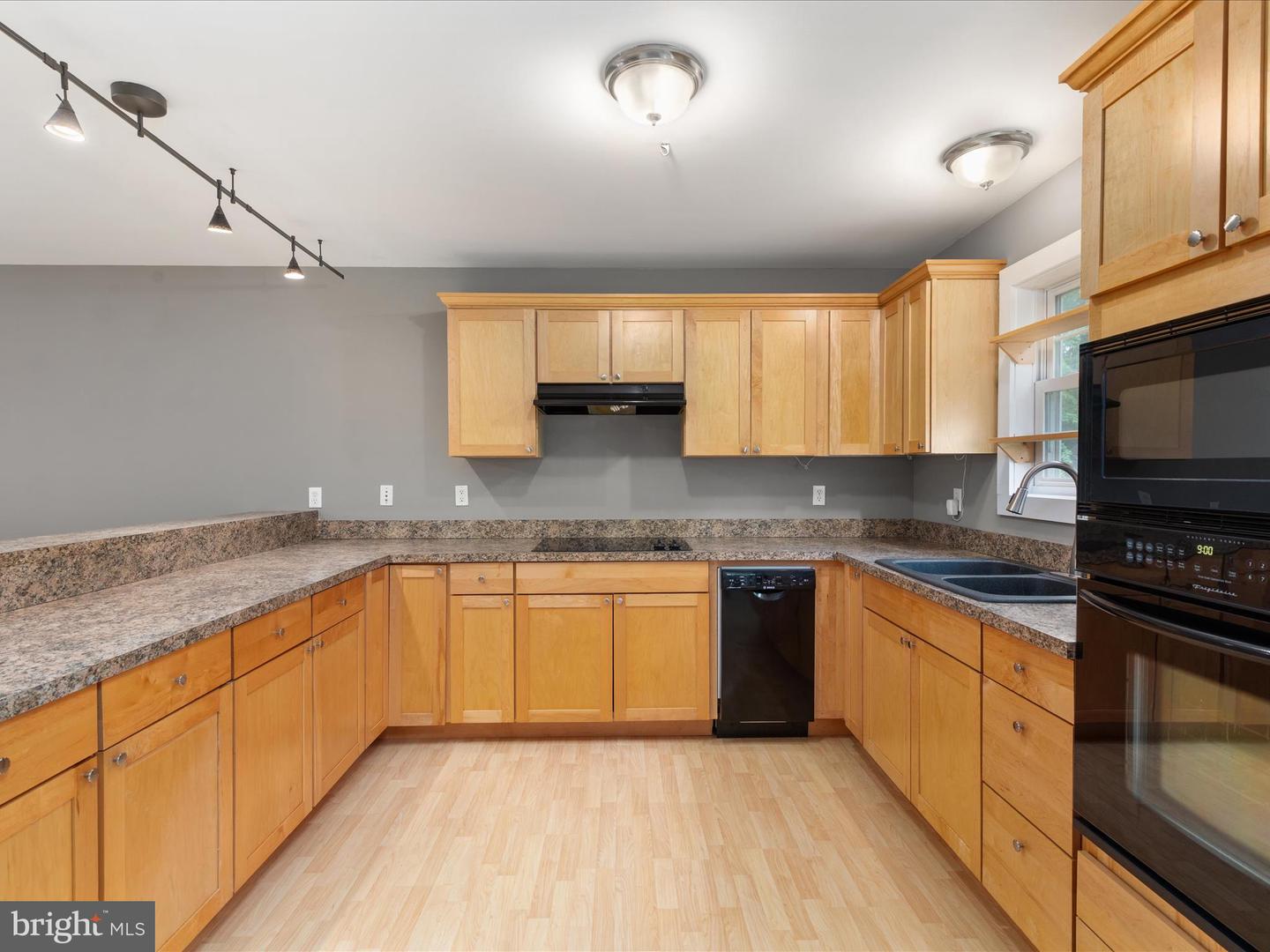 305 WINCHESTER DR, WINCHESTER, Virginia 22602, 2 Bedrooms Bedrooms, ,2 BathroomsBathrooms,Residential,For sale,305 WINCHESTER DR,VAFV2034742 MLS # VAFV2034742