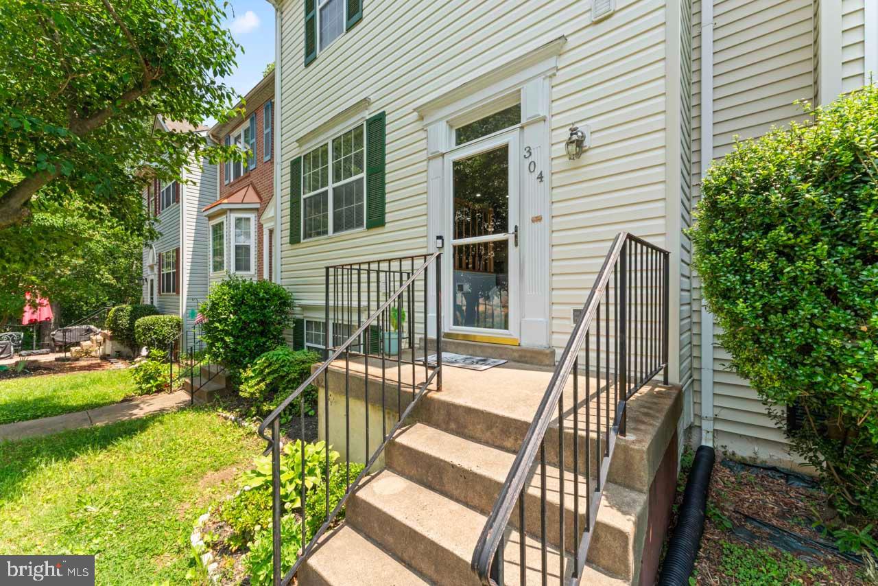 304 RUGBY RD, FREDERICKSBURG, Virginia 22406, 3 Bedrooms Bedrooms, ,3 BathroomsBathrooms,Residential,For sale,304 RUGBY RD,VAST2039658 MLS # VAST2039658