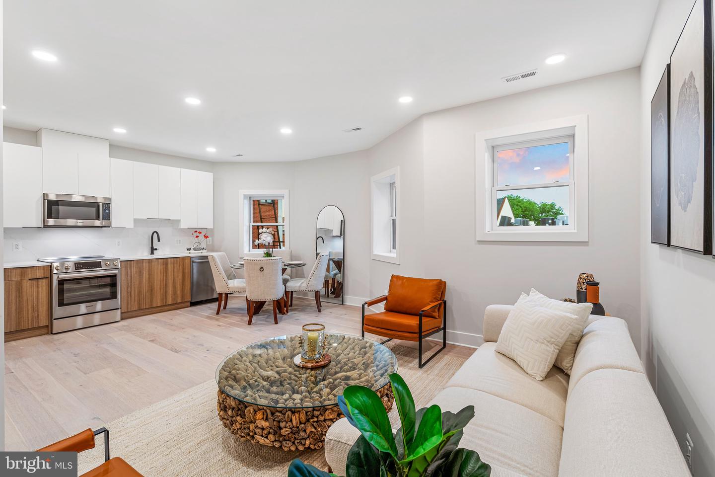 1724 CONNECTICUT AVE NW #5, WASHINGTON, District Of Columbia 20009, 2 Bedrooms Bedrooms, ,1 BathroomBathrooms,Residential,For sale,1724 CONNECTICUT AVE NW #5,DCDC2204870 MLS # DCDC2204870