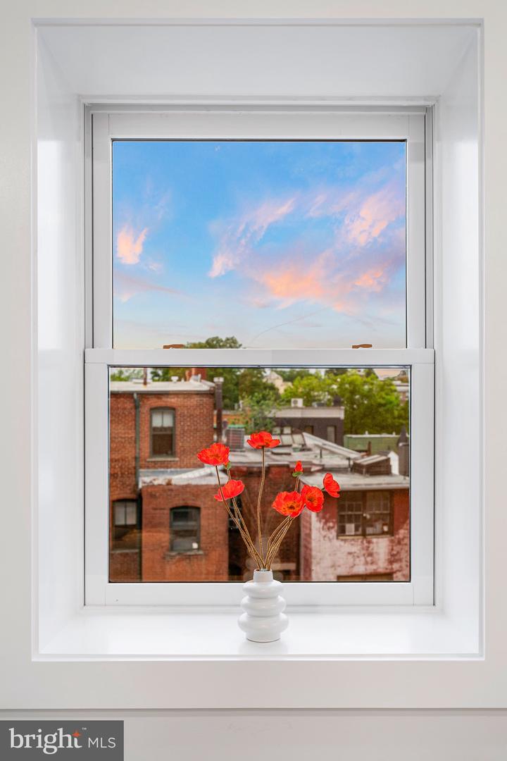 1724 CONNECTICUT AVE NW #5, WASHINGTON, District Of Columbia 20009, 2 Bedrooms Bedrooms, ,1 BathroomBathrooms,Residential,For sale,1724 CONNECTICUT AVE NW #5,DCDC2204870 MLS # DCDC2204870