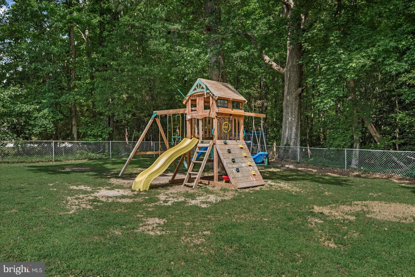 7300 SUMMERTREE DR, NORTH CHESTERFIELD, Virginia 23224, 3 Bedrooms Bedrooms, ,2 BathroomsBathrooms,Residential,For sale,7300 SUMMERTREE DR,VACF2001180 MLS # VACF2001180