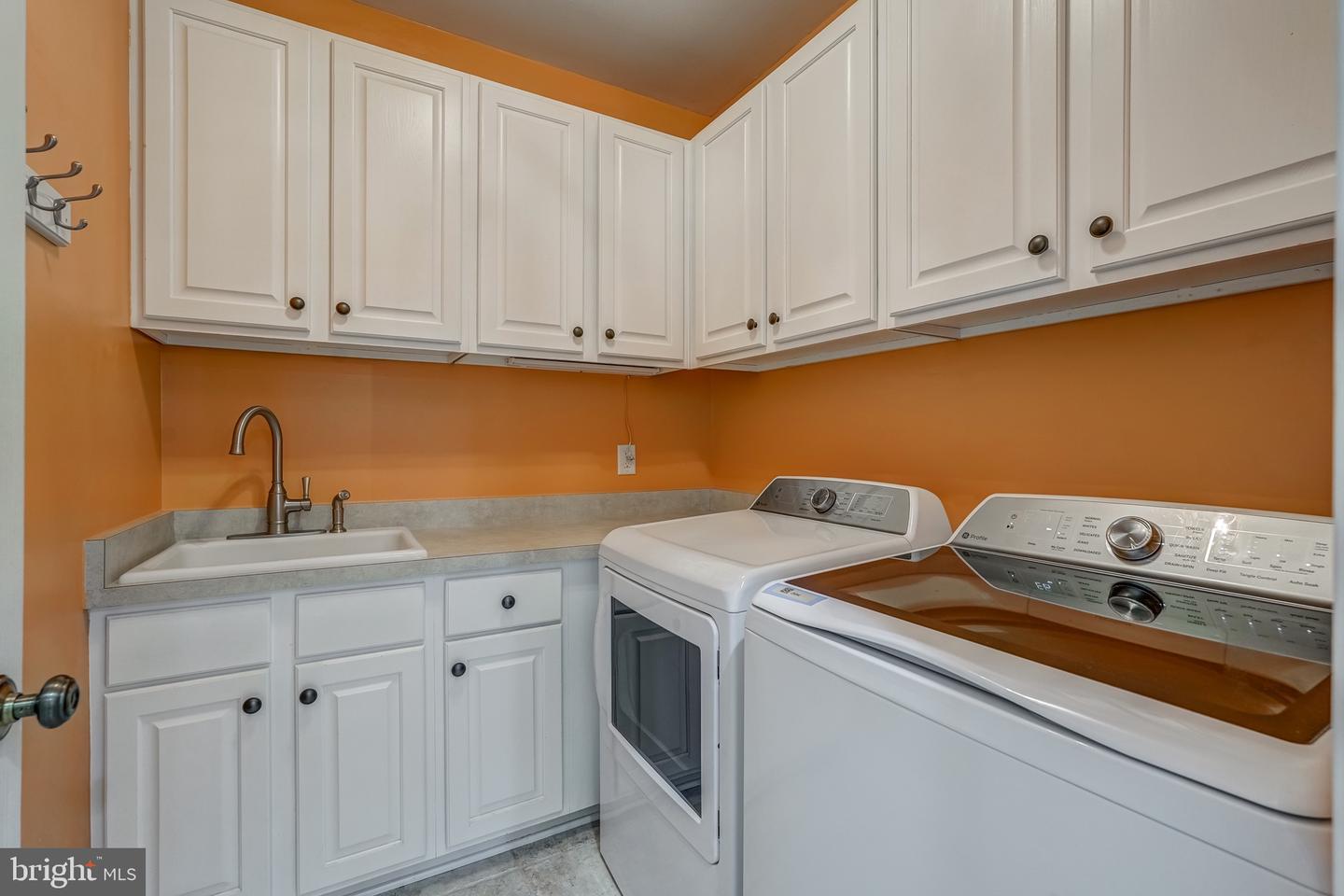 2600 MULBERRY ROW RD, MIDLOTHIAN, Virginia 23113, 5 Bedrooms Bedrooms, 10 Rooms Rooms,4 BathroomsBathrooms,Residential,For sale,2600 MULBERRY ROW RD,VACF2001102 MLS # VACF2001102