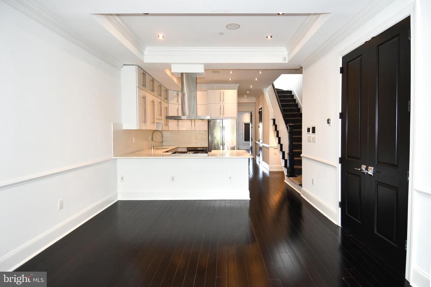 719 12TH ST SE #3, WASHINGTON, District Of Columbia 20003, 2 Bedrooms Bedrooms, ,3 BathroomsBathrooms,Residential,For sale,719 12TH ST SE #3,DCDC2204048 MLS # DCDC2204048