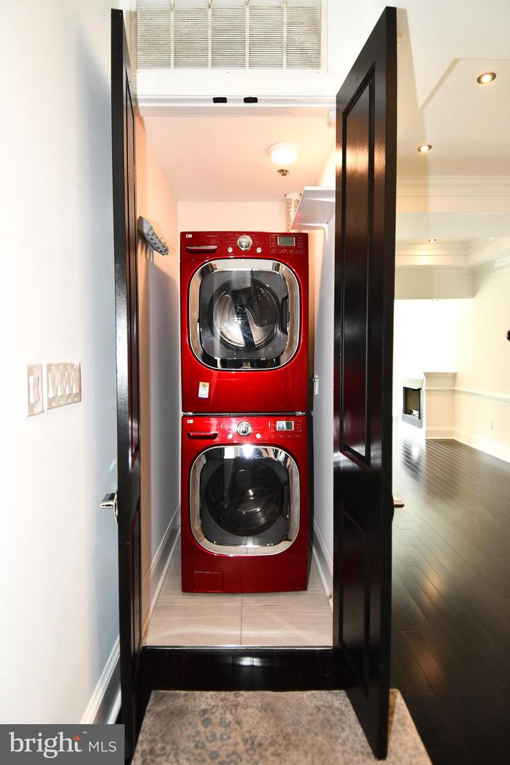 719 12TH ST SE #3, WASHINGTON, District Of Columbia 20003, 2 Bedrooms Bedrooms, ,3 BathroomsBathrooms,Residential,For sale,719 12TH ST SE #3,DCDC2204048 MLS # DCDC2204048