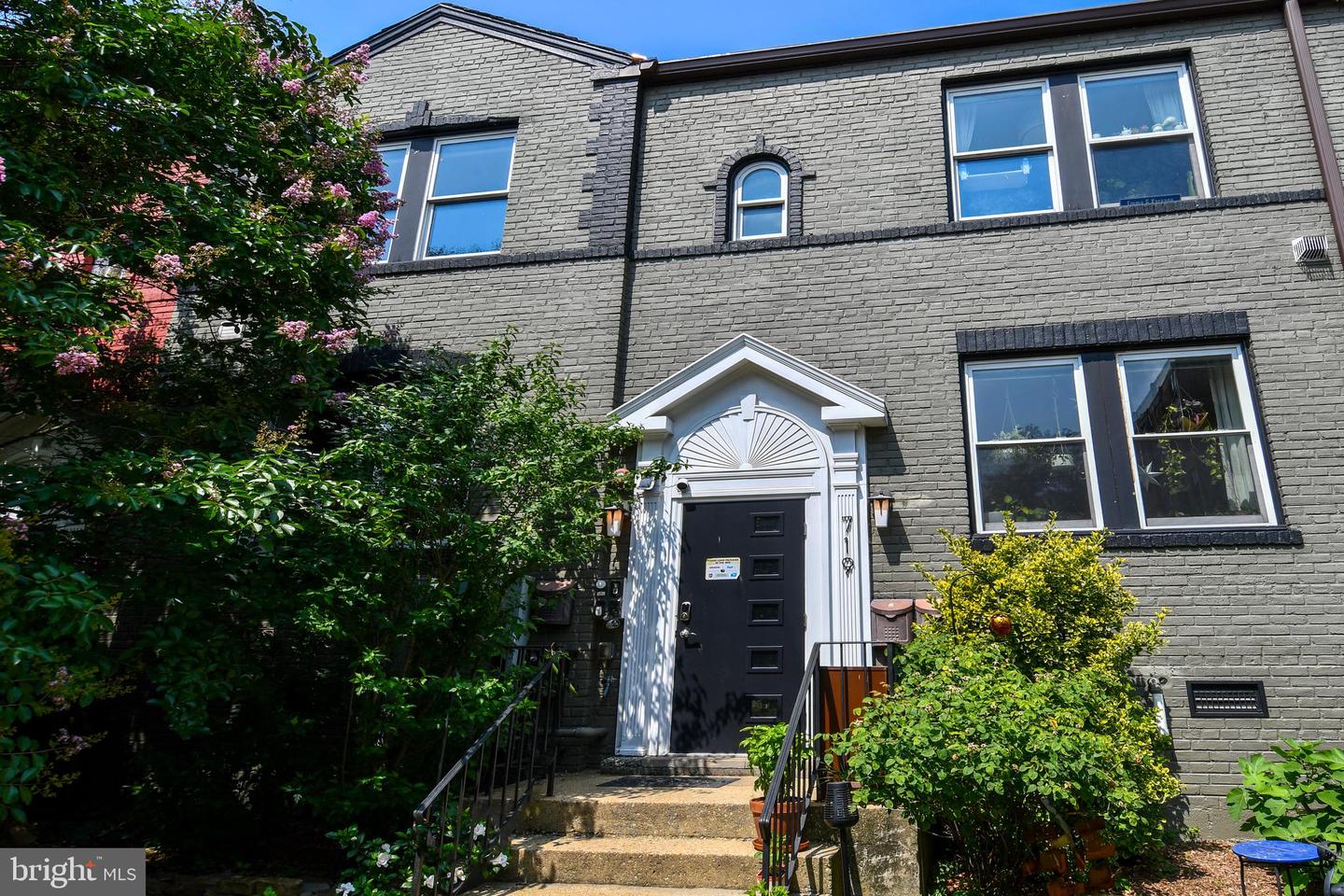 719 12TH ST SE #3, WASHINGTON, District Of Columbia 20003, 2 Bedrooms Bedrooms, ,3 BathroomsBathrooms,Residential,For sale,719 12TH ST SE #3,DCDC2204048 MLS # DCDC2204048