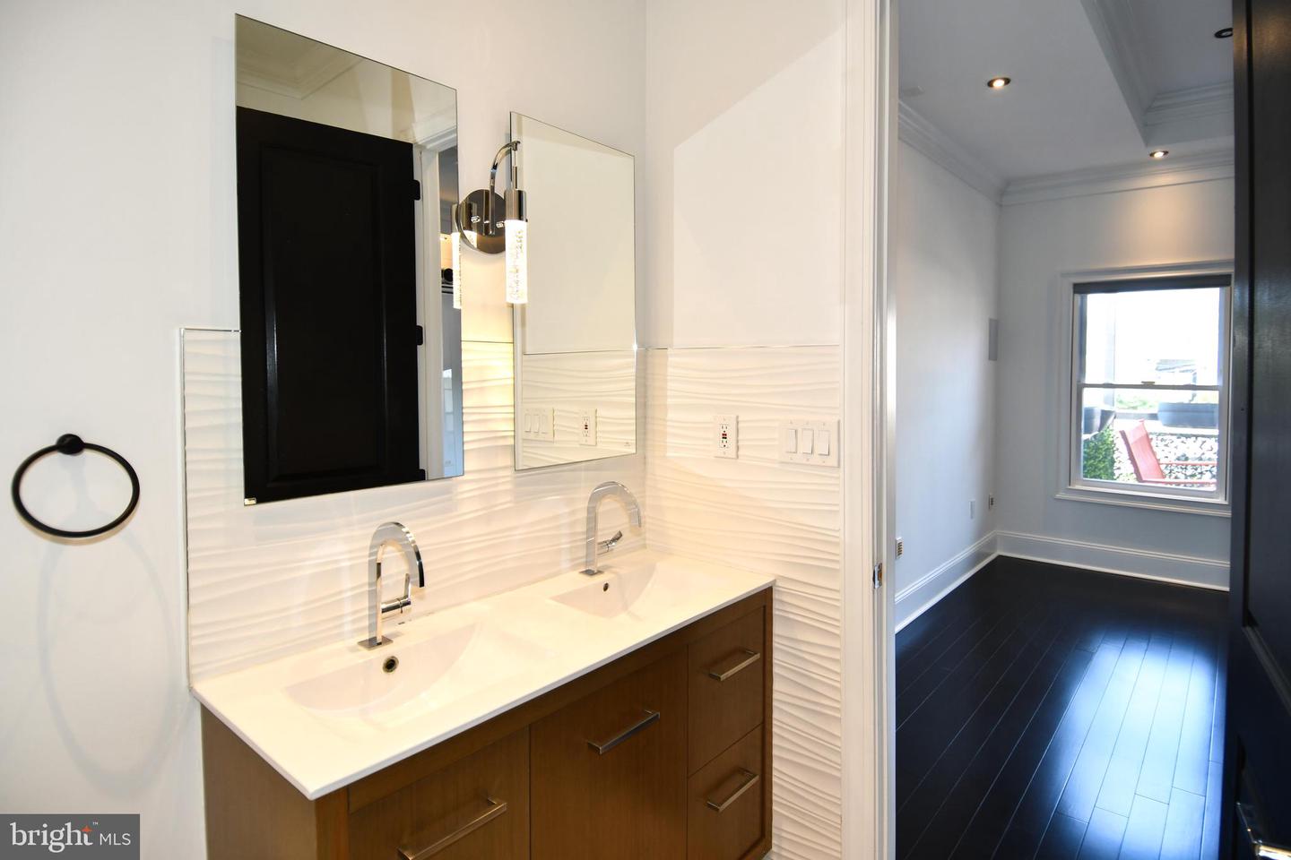 719 12TH ST SE #3, WASHINGTON, District Of Columbia 20003, 2 Bedrooms Bedrooms, ,3 BathroomsBathrooms,Residential,For sale,719 12TH ST SE #3,DCDC2204048 MLS # DCDC2204048