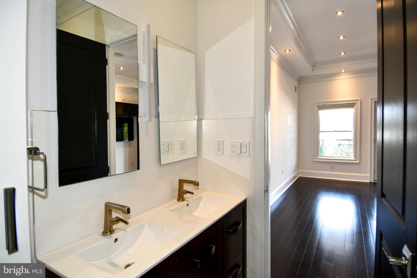 719 12TH ST SE #3, WASHINGTON, District Of Columbia 20003, 2 Bedrooms Bedrooms, ,3 BathroomsBathrooms,Residential,For sale,719 12TH ST SE #3,DCDC2204048 MLS # DCDC2204048