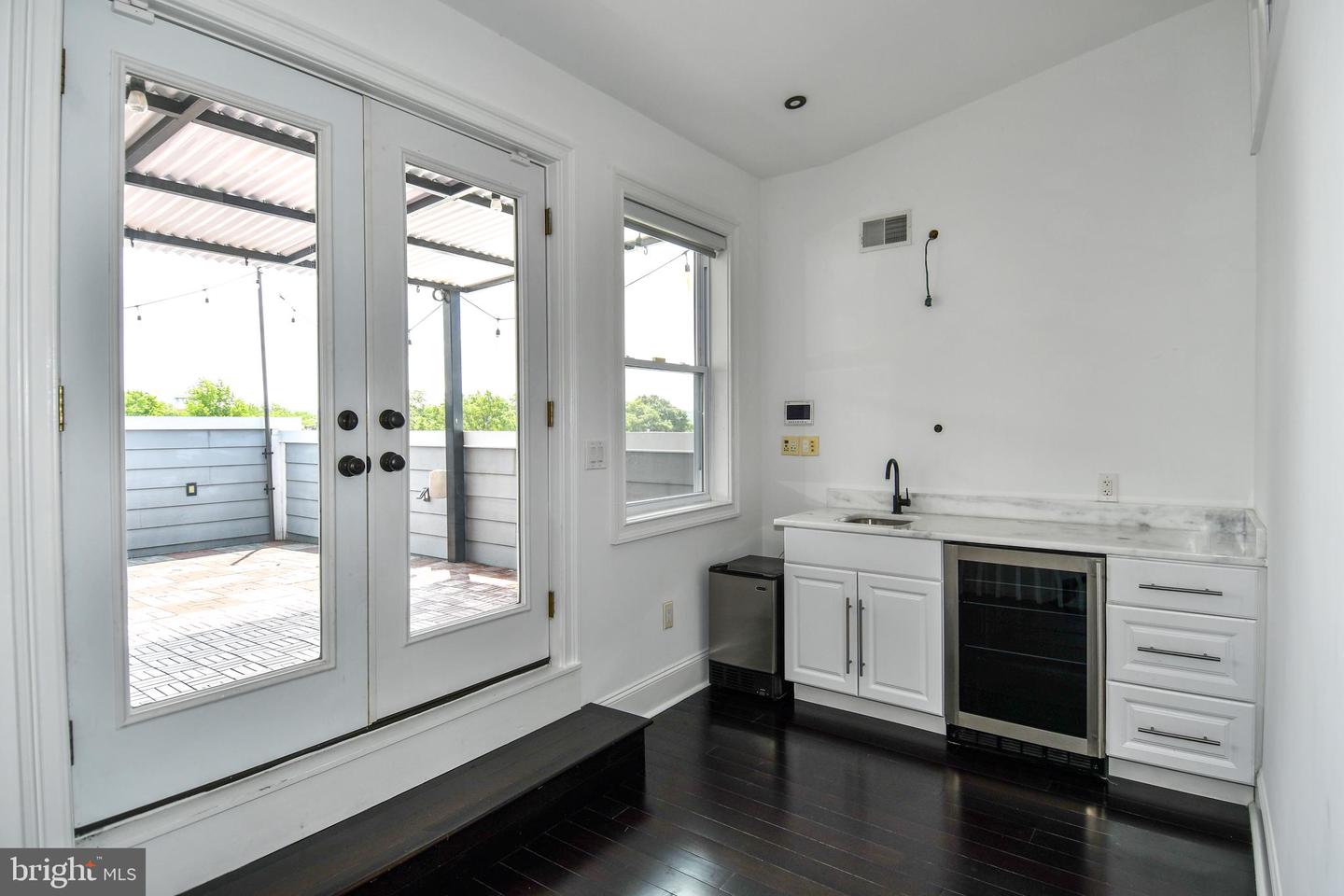 719 12TH ST SE #3, WASHINGTON, District Of Columbia 20003, 2 Bedrooms Bedrooms, ,3 BathroomsBathrooms,Residential,For sale,719 12TH ST SE #3,DCDC2204048 MLS # DCDC2204048