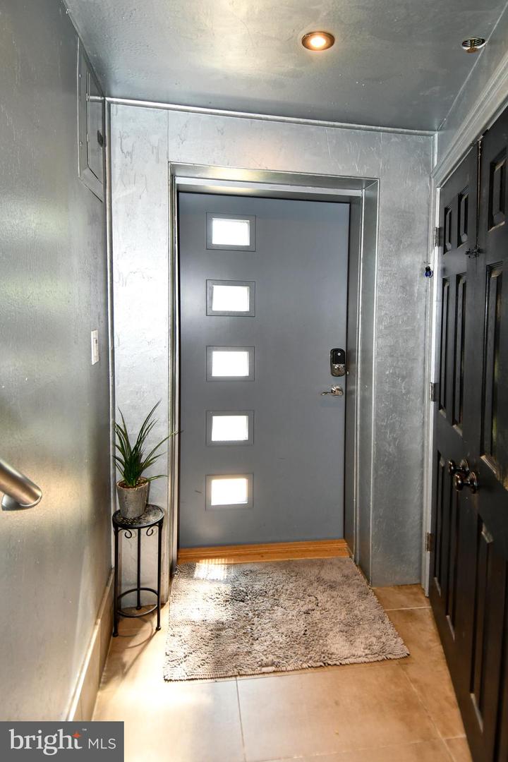 719 12TH ST SE #3, WASHINGTON, District Of Columbia 20003, 2 Bedrooms Bedrooms, ,3 BathroomsBathrooms,Residential,For sale,719 12TH ST SE #3,DCDC2204048 MLS # DCDC2204048