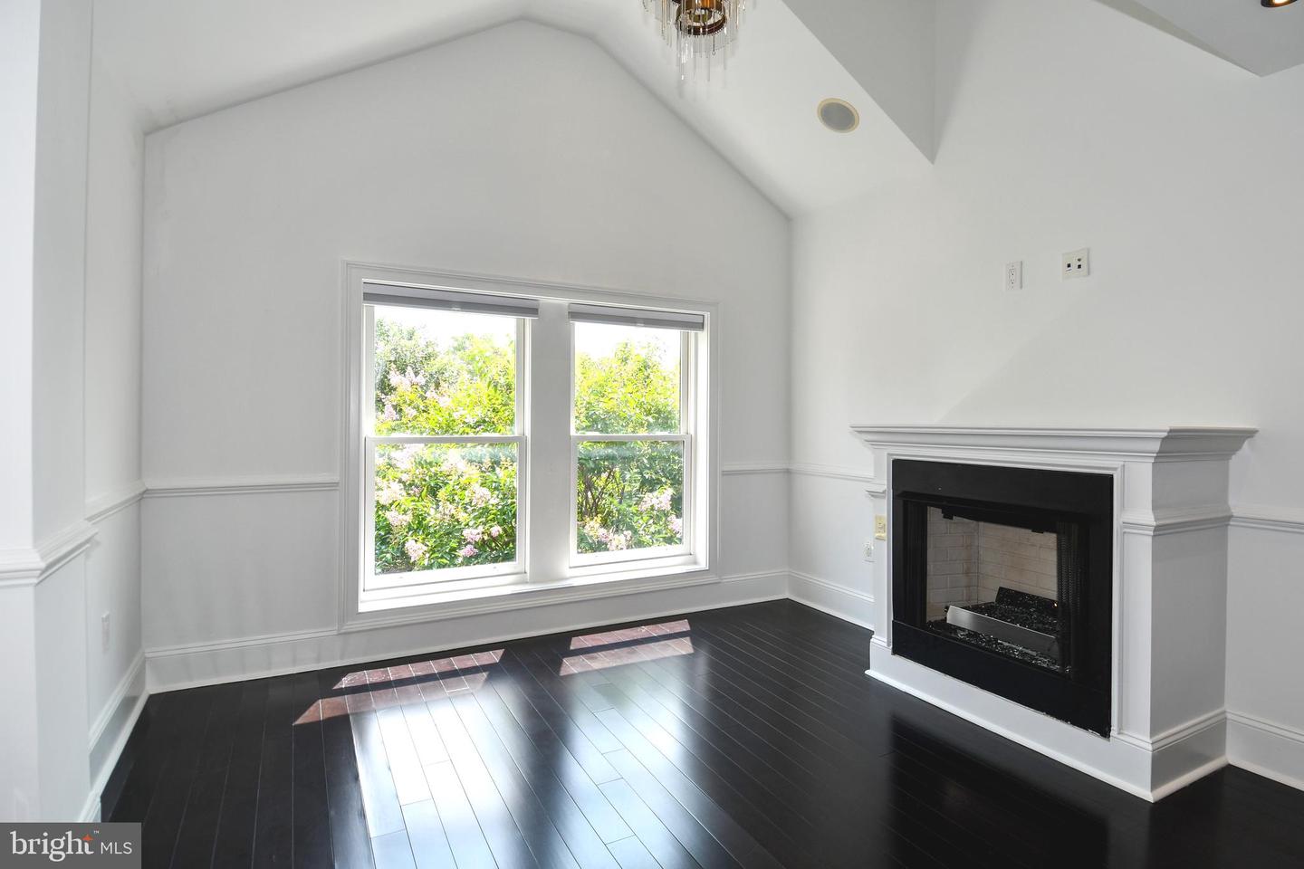719 12TH ST SE #3, WASHINGTON, District Of Columbia 20003, 2 Bedrooms Bedrooms, ,3 BathroomsBathrooms,Residential,For sale,719 12TH ST SE #3,DCDC2204048 MLS # DCDC2204048