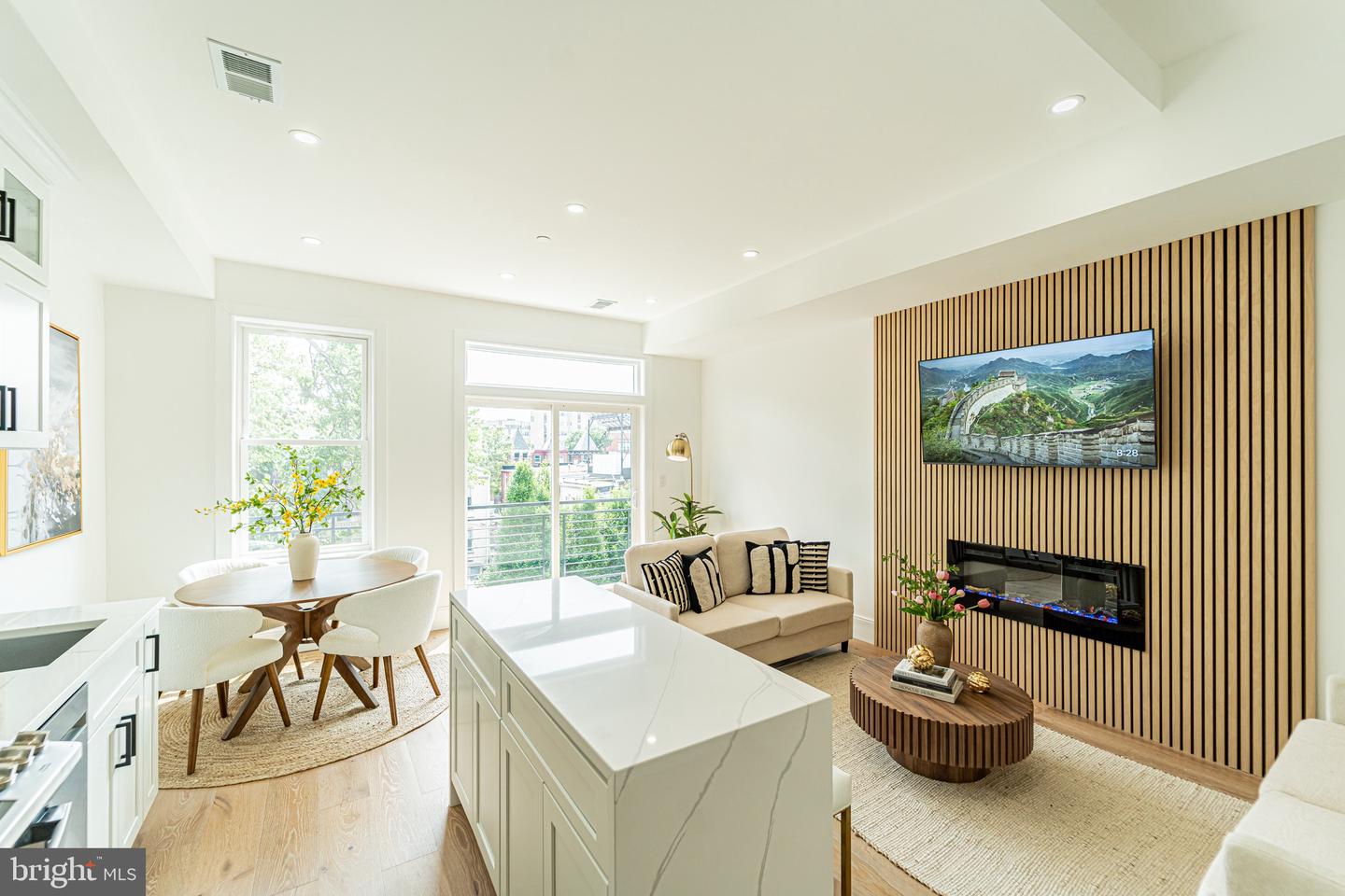 2517 ONTARIO RD NW #PH8, WASHINGTON, District Of Columbia 20009, 2 Bedrooms Bedrooms, ,2 BathroomsBathrooms,Residential,For sale,2517 ONTARIO RD NW #PH8,DCDC2204896 MLS # DCDC2204896