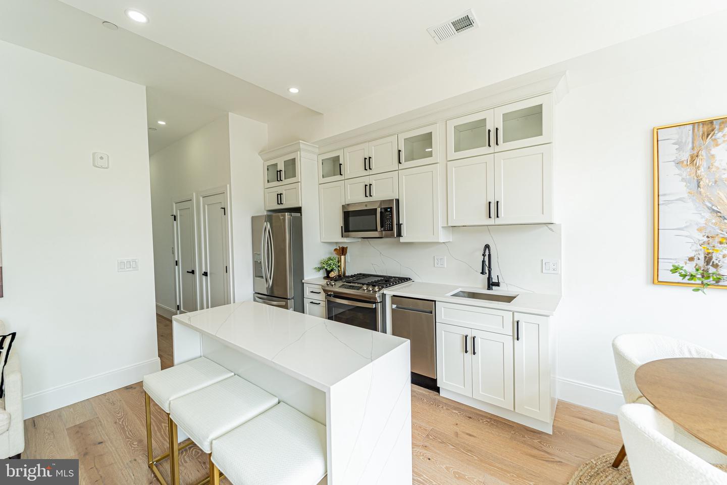 2517 ONTARIO RD NW #PH8, WASHINGTON, District Of Columbia 20009, 2 Bedrooms Bedrooms, ,2 BathroomsBathrooms,Residential,For sale,2517 ONTARIO RD NW #PH8,DCDC2204896 MLS # DCDC2204896