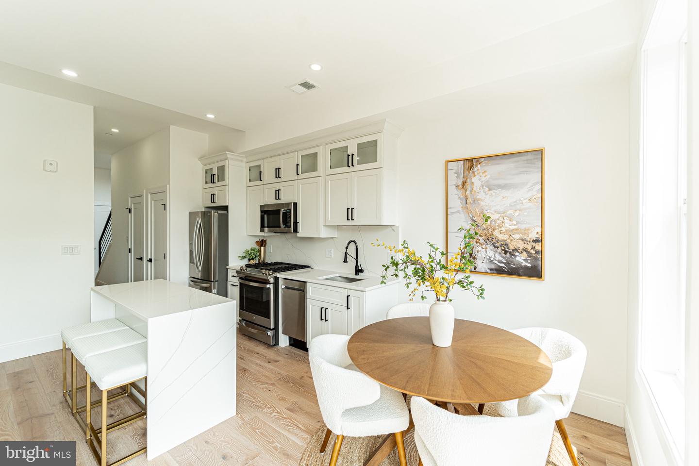 2517 ONTARIO RD NW #PH8, WASHINGTON, District Of Columbia 20009, 2 Bedrooms Bedrooms, ,2 BathroomsBathrooms,Residential,For sale,2517 ONTARIO RD NW #PH8,DCDC2204896 MLS # DCDC2204896