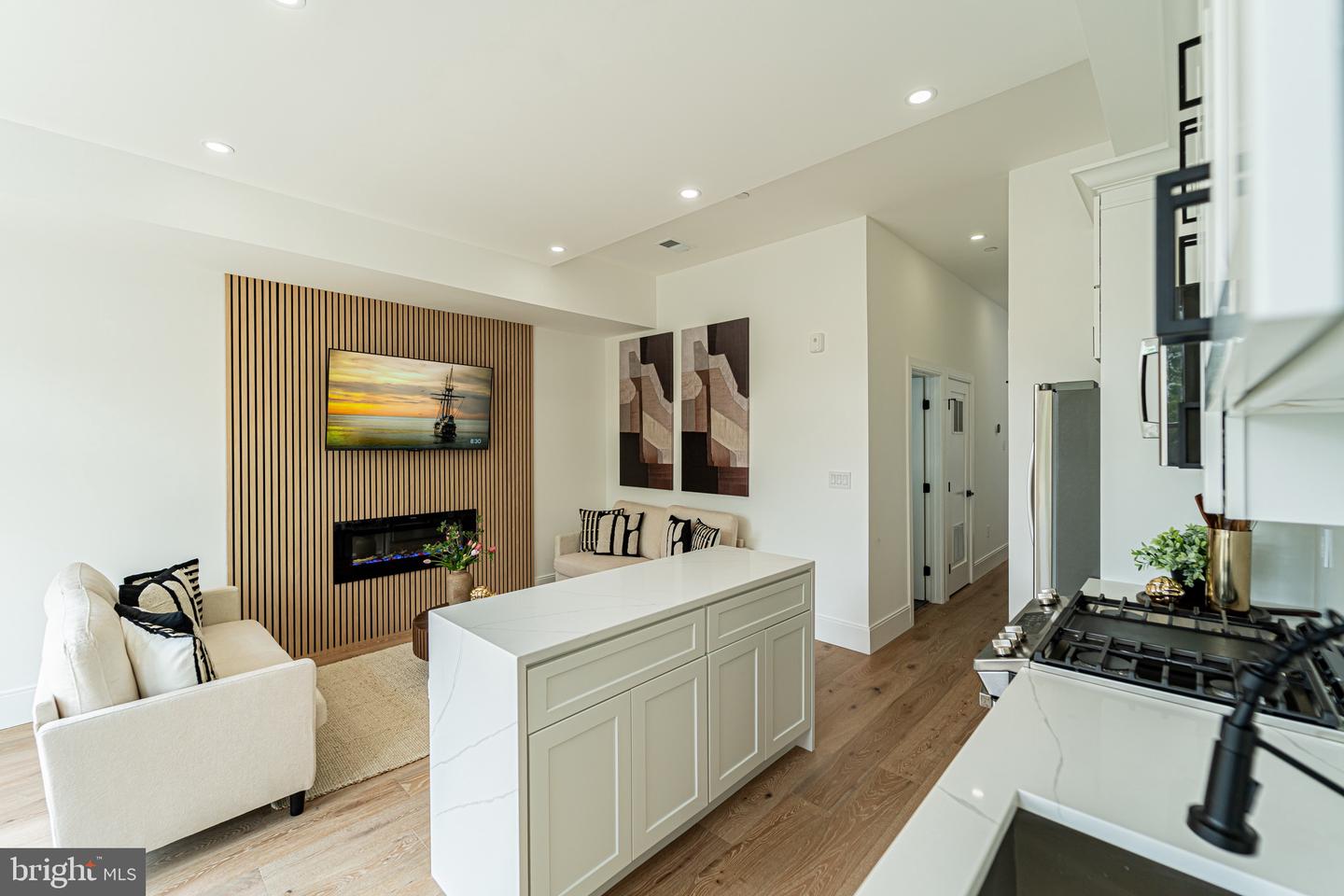 2517 ONTARIO RD NW #PH8, WASHINGTON, District Of Columbia 20009, 2 Bedrooms Bedrooms, ,2 BathroomsBathrooms,Residential,For sale,2517 ONTARIO RD NW #PH8,DCDC2204896 MLS # DCDC2204896