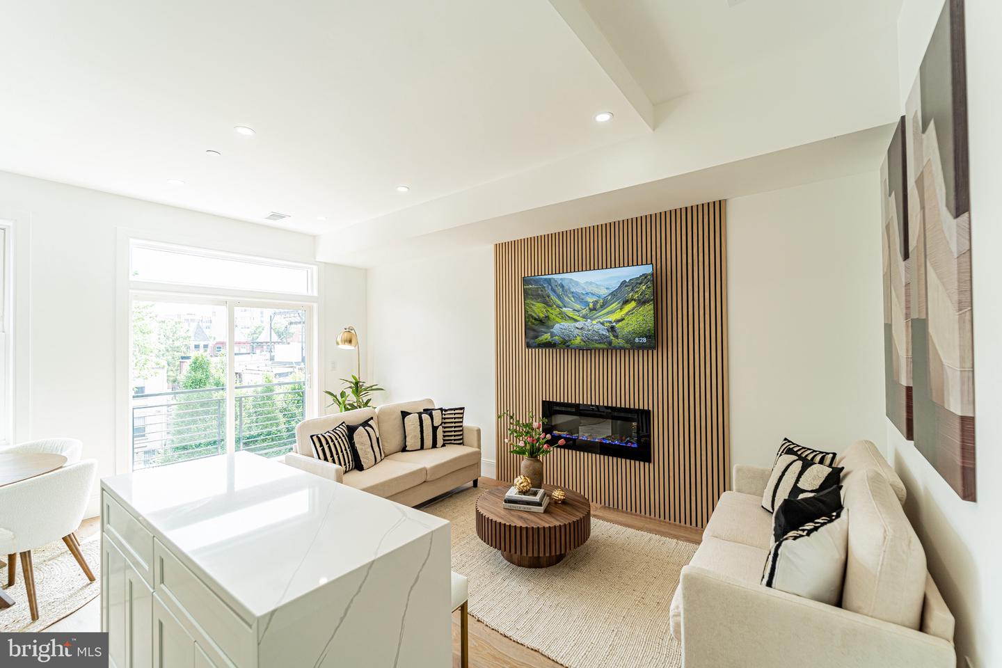 2517 ONTARIO RD NW #PH8, WASHINGTON, District Of Columbia 20009, 2 Bedrooms Bedrooms, ,2 BathroomsBathrooms,Residential,For sale,2517 ONTARIO RD NW #PH8,DCDC2204896 MLS # DCDC2204896