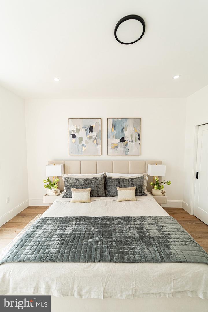 2517 ONTARIO RD NW #PH8, WASHINGTON, District Of Columbia 20009, 2 Bedrooms Bedrooms, ,2 BathroomsBathrooms,Residential,For sale,2517 ONTARIO RD NW #PH8,DCDC2204896 MLS # DCDC2204896