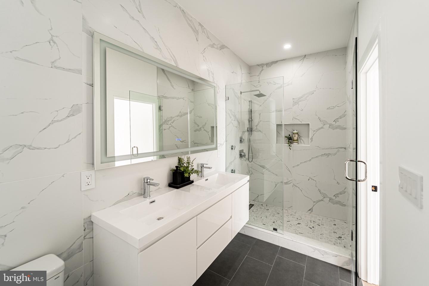 2517 ONTARIO RD NW #PH8, WASHINGTON, District Of Columbia 20009, 2 Bedrooms Bedrooms, ,2 BathroomsBathrooms,Residential,For sale,2517 ONTARIO RD NW #PH8,DCDC2204896 MLS # DCDC2204896