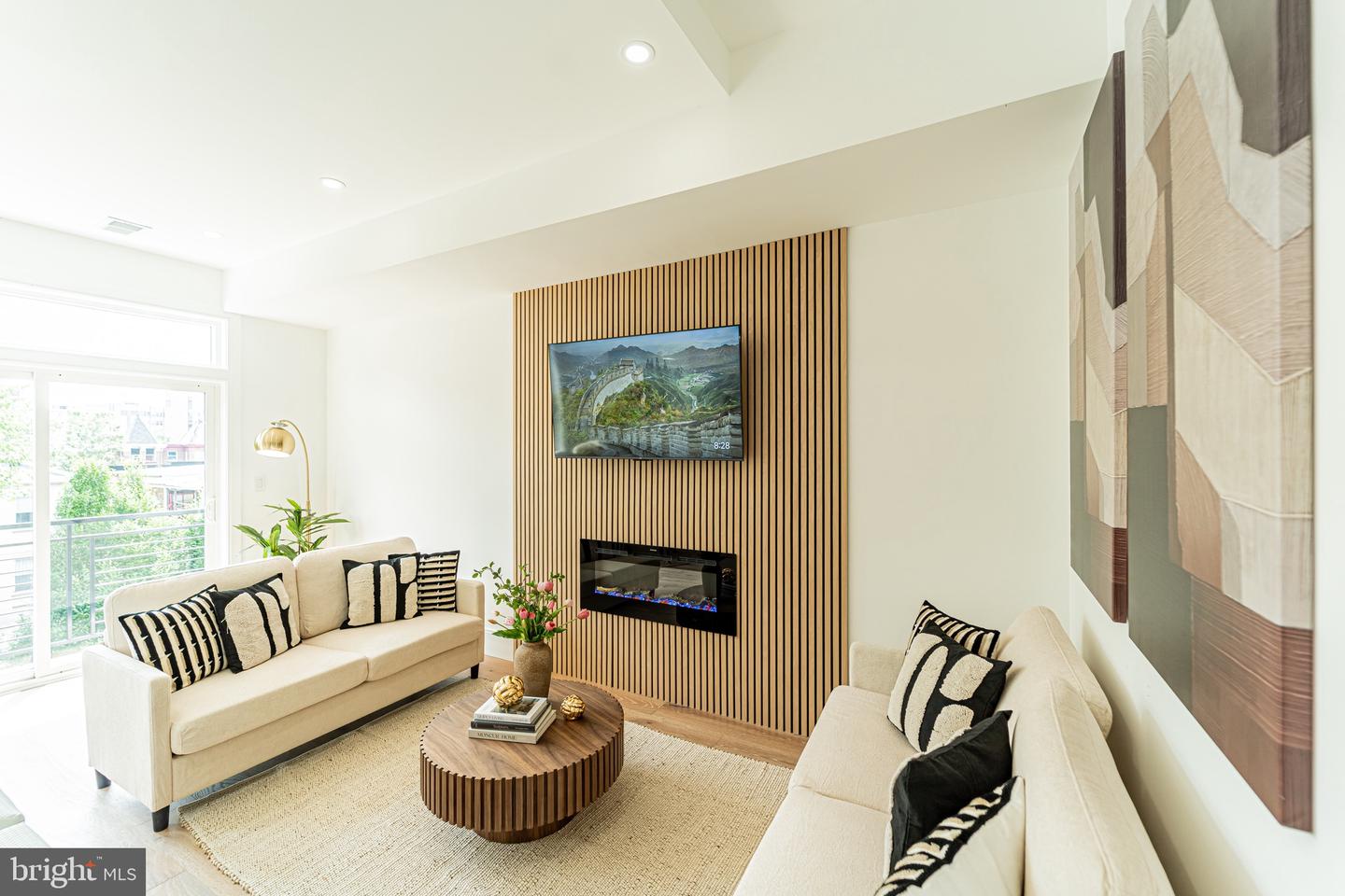 2517 ONTARIO RD NW #PH8, WASHINGTON, District Of Columbia 20009, 2 Bedrooms Bedrooms, ,2 BathroomsBathrooms,Residential,For sale,2517 ONTARIO RD NW #PH8,DCDC2204896 MLS # DCDC2204896