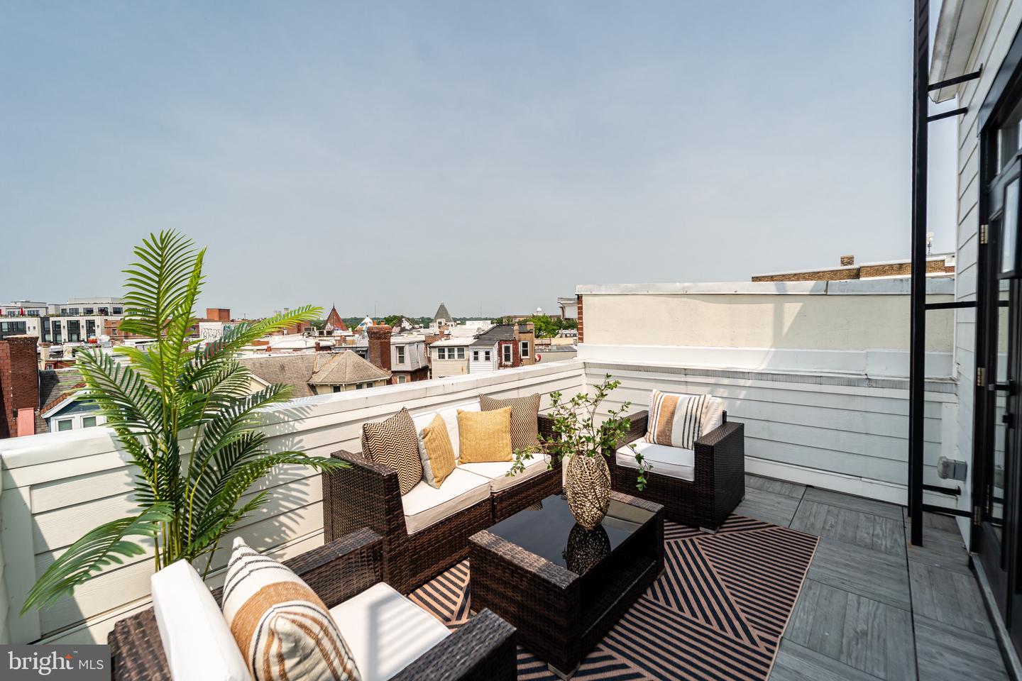 2517 ONTARIO RD NW #PH8, WASHINGTON, District Of Columbia 20009, 2 Bedrooms Bedrooms, ,2 BathroomsBathrooms,Residential,For sale,2517 ONTARIO RD NW #PH8,DCDC2204896 MLS # DCDC2204896