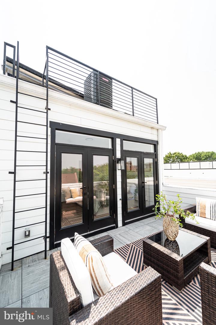2517 ONTARIO RD NW #PH8, WASHINGTON, District Of Columbia 20009, 2 Bedrooms Bedrooms, ,2 BathroomsBathrooms,Residential,For sale,2517 ONTARIO RD NW #PH8,DCDC2204896 MLS # DCDC2204896