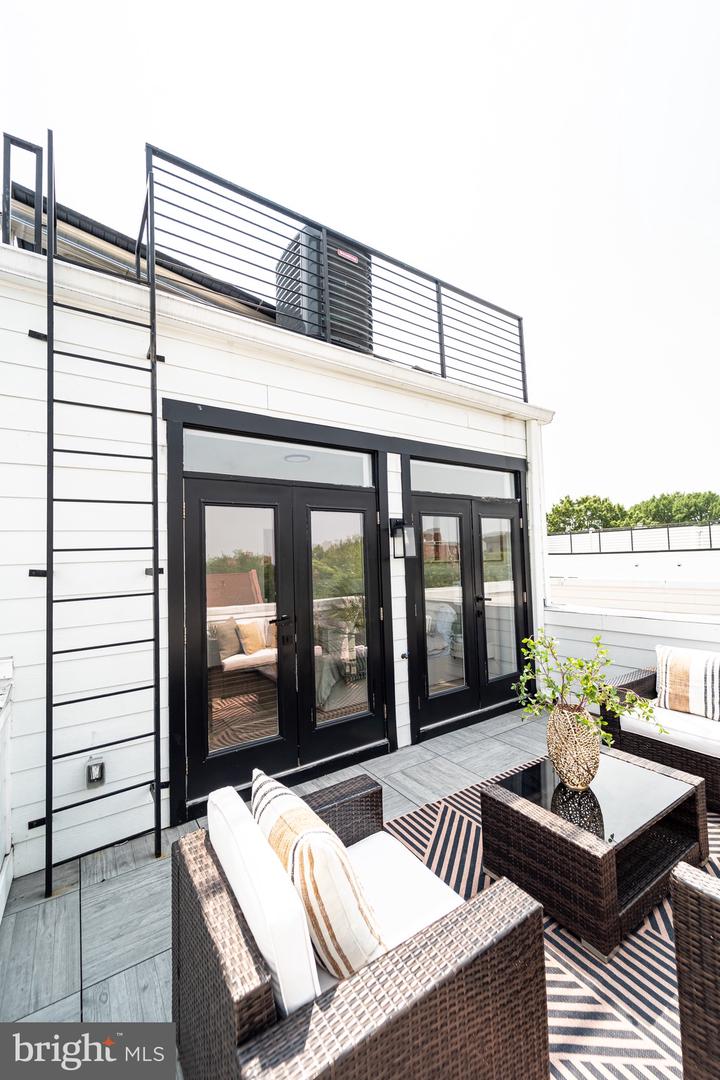 2517 ONTARIO RD NW #PH8, WASHINGTON, District Of Columbia 20009, 2 Bedrooms Bedrooms, ,2 BathroomsBathrooms,Residential,For sale,2517 ONTARIO RD NW #PH8,DCDC2204896 MLS # DCDC2204896