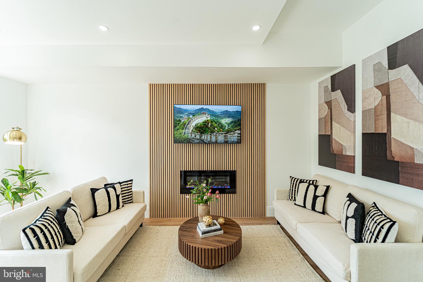 2517 ONTARIO RD NW #PH8, WASHINGTON, District Of Columbia 20009, 2 Bedrooms Bedrooms, ,2 BathroomsBathrooms,Residential,For sale,2517 ONTARIO RD NW #PH8,DCDC2204896 MLS # DCDC2204896
