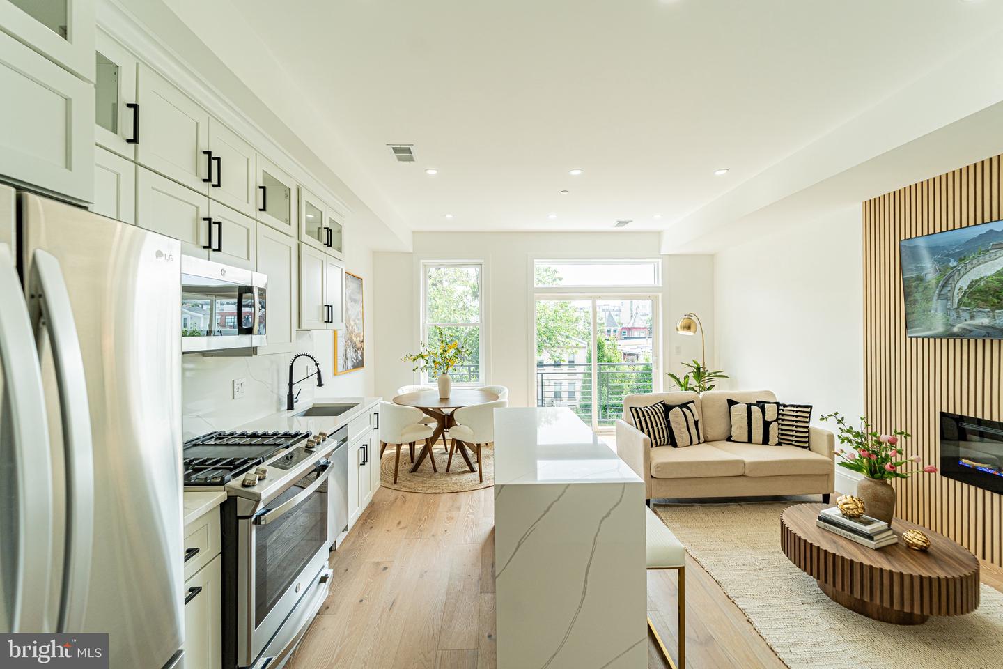 2517 ONTARIO RD NW #PH8, WASHINGTON, District Of Columbia 20009, 2 Bedrooms Bedrooms, ,2 BathroomsBathrooms,Residential,For sale,2517 ONTARIO RD NW #PH8,DCDC2204896 MLS # DCDC2204896