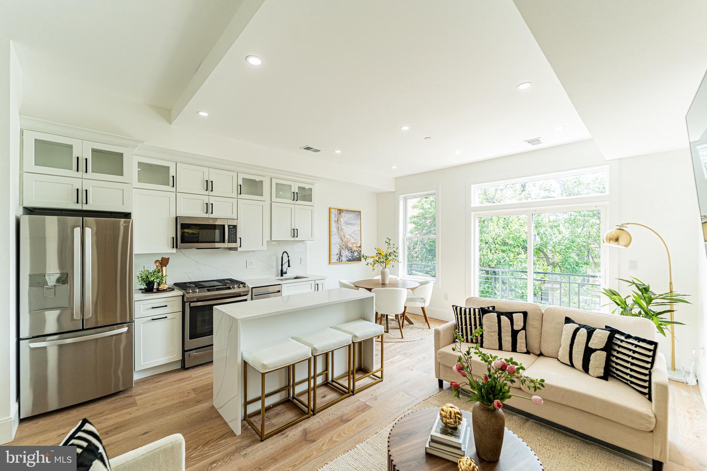 2517 ONTARIO RD NW #PH8, WASHINGTON, District Of Columbia 20009, 2 Bedrooms Bedrooms, ,2 BathroomsBathrooms,Residential,For sale,2517 ONTARIO RD NW #PH8,DCDC2204896 MLS # DCDC2204896