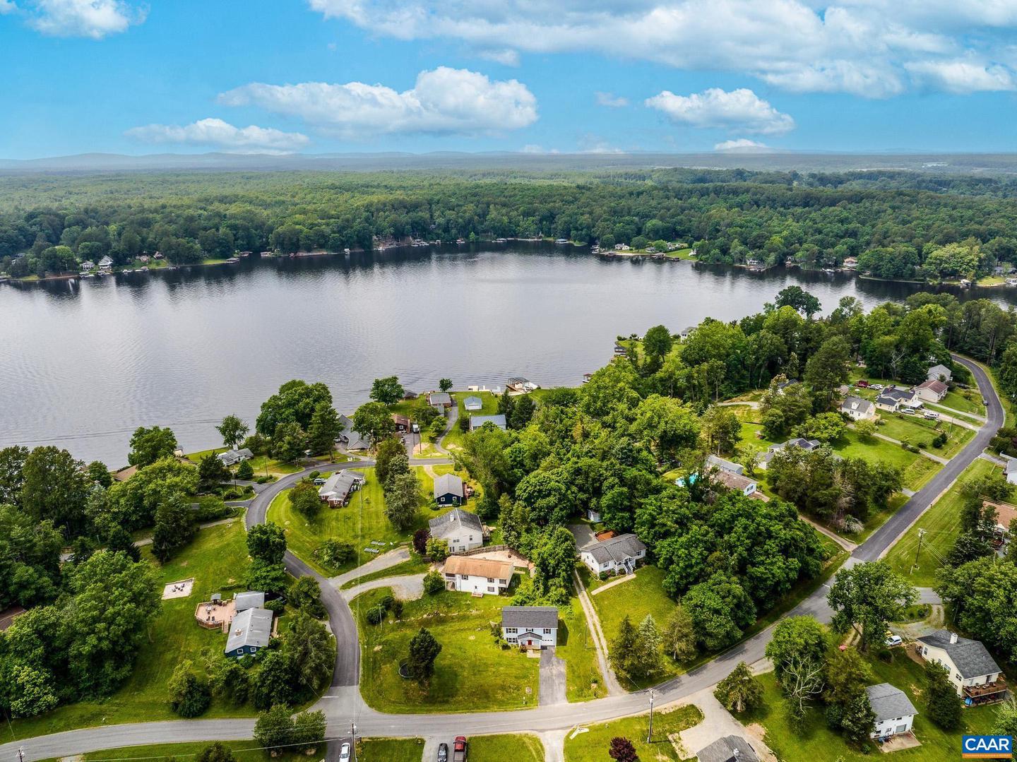 516 S LAKESHORE DR, LOUISA, Virginia 23093, 4 Bedrooms Bedrooms, ,2 BathroomsBathrooms,Residential,For sale,516 S LAKESHORE DR,665568 MLS # 665568