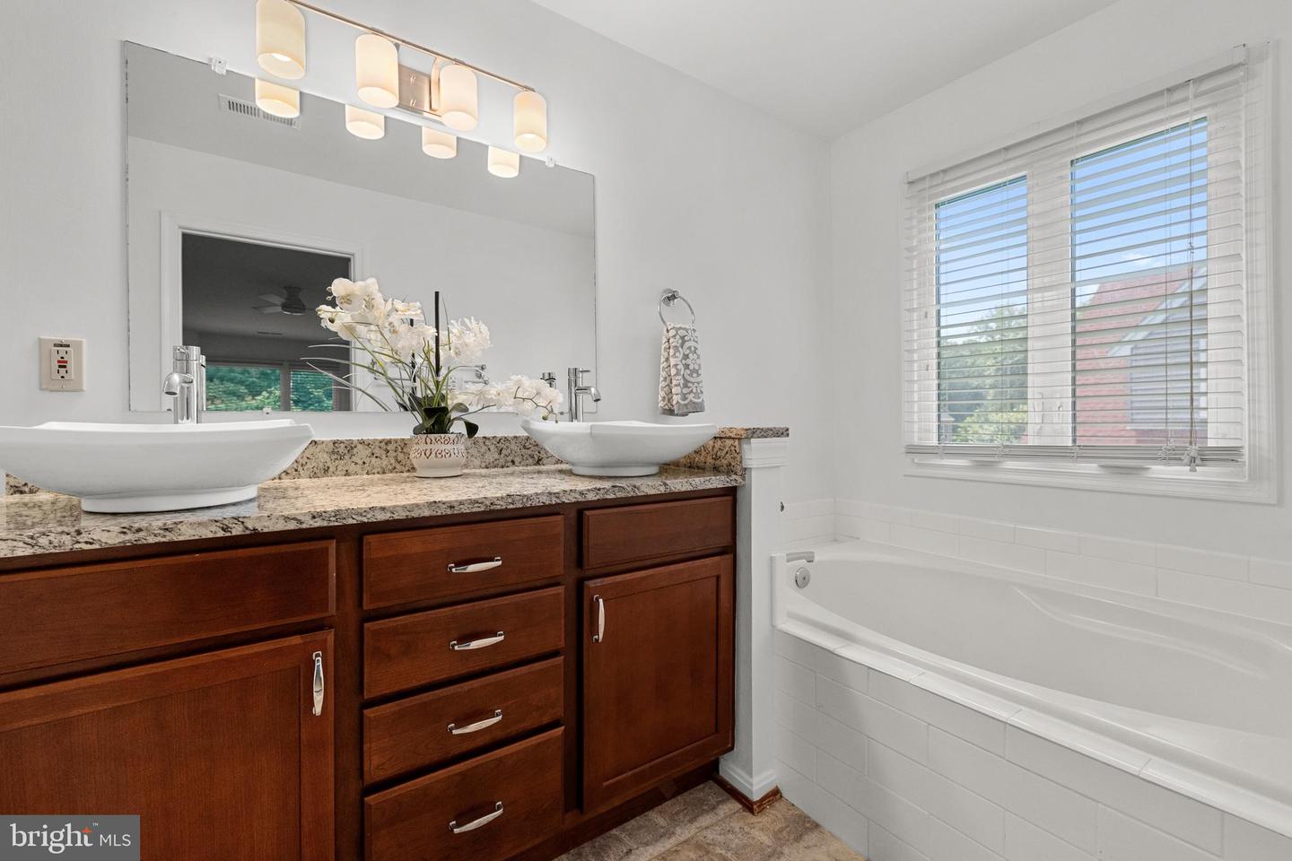 8924 CROSS CHASE CIR, LORTON, Virginia 22079, 4 Bedrooms Bedrooms, ,4 BathroomsBathrooms,Residential,For sale,8924 CROSS CHASE CIR,VAFX2243184 MLS # VAFX2243184
