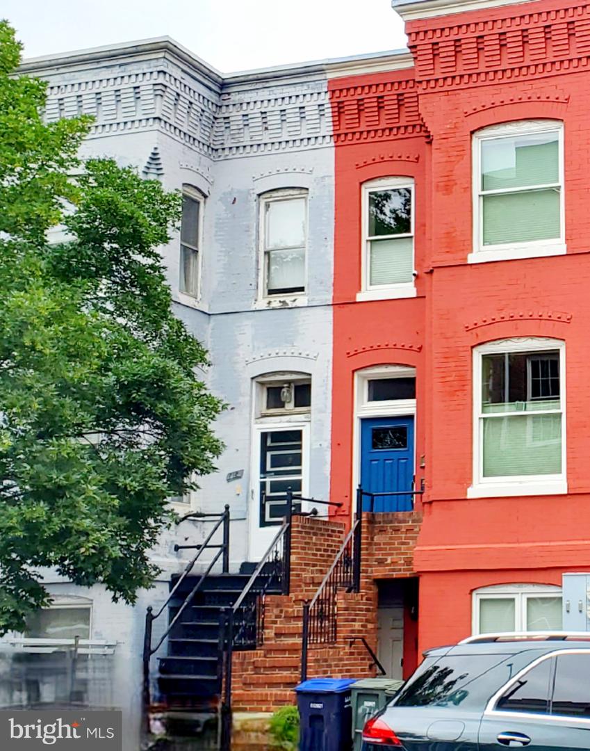 712 4TH ST SE, WASHINGTON, District Of Columbia 20003, 4 Bedrooms Bedrooms, ,3 BathroomsBathrooms,Residential,For sale,712 4TH ST SE,DCDC2204876 MLS # DCDC2204876