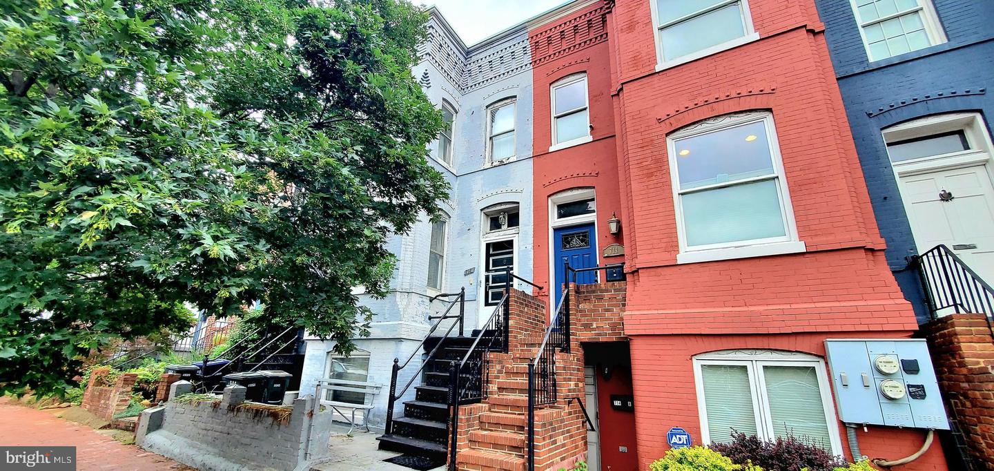 712 4TH ST SE, WASHINGTON, District Of Columbia 20003, 4 Bedrooms Bedrooms, ,3 BathroomsBathrooms,Residential,For sale,712 4TH ST SE,DCDC2204876 MLS # DCDC2204876