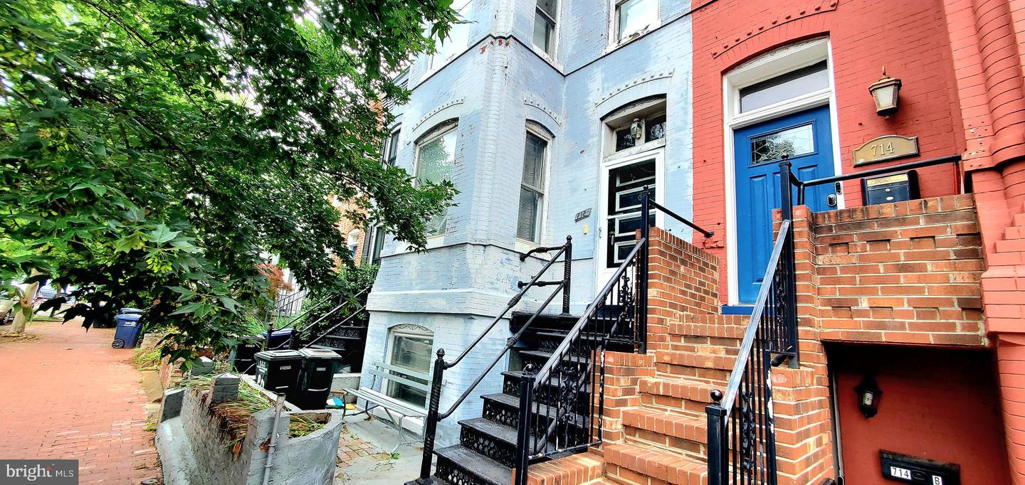 712 4TH ST SE, WASHINGTON, District Of Columbia 20003, 4 Bedrooms Bedrooms, ,3 BathroomsBathrooms,Residential,For sale,712 4TH ST SE,DCDC2204876 MLS # DCDC2204876
