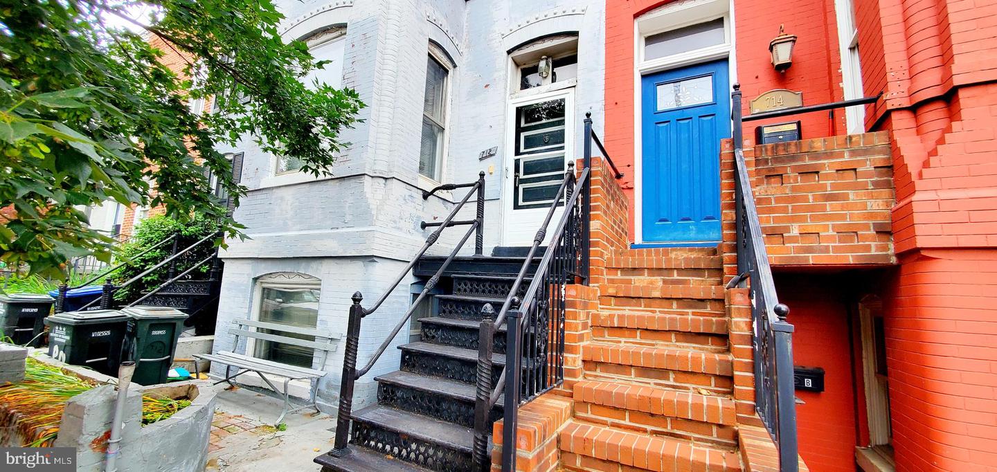 712 4TH ST SE, WASHINGTON, District Of Columbia 20003, 4 Bedrooms Bedrooms, ,3 BathroomsBathrooms,Residential,For sale,712 4TH ST SE,DCDC2204876 MLS # DCDC2204876