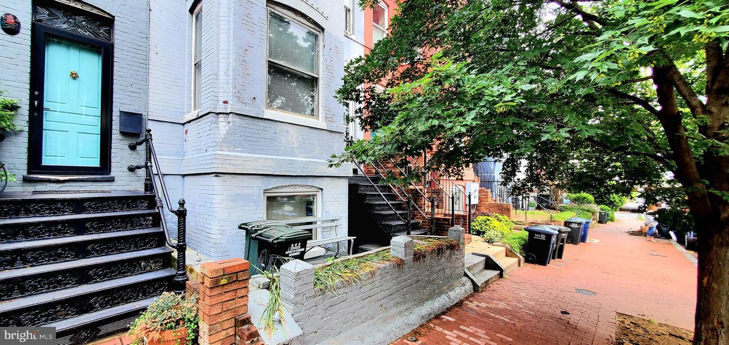 712 4TH ST SE, WASHINGTON, District Of Columbia 20003, 4 Bedrooms Bedrooms, ,3 BathroomsBathrooms,Residential,For sale,712 4TH ST SE,DCDC2204876 MLS # DCDC2204876