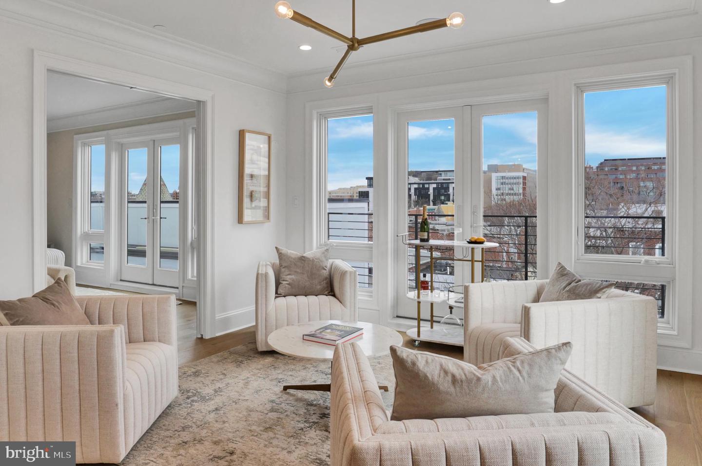1335 11TH ST NW #PH4, WASHINGTON, District Of Columbia 20001, 3 Bedrooms Bedrooms, ,2 BathroomsBathrooms,Residential,For sale,1335 11TH ST NW #PH4,DCDC2185650 MLS # DCDC2185650
