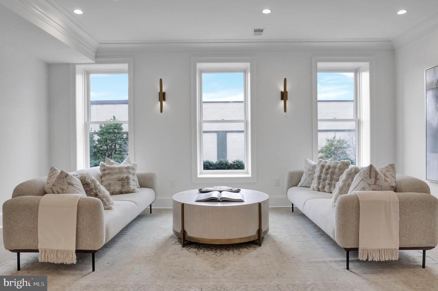 1335 11TH ST NW #PH4, WASHINGTON, District Of Columbia 20001, 3 Bedrooms Bedrooms, ,2 BathroomsBathrooms,Residential,For sale,1335 11TH ST NW #PH4,DCDC2185650 MLS # DCDC2185650
