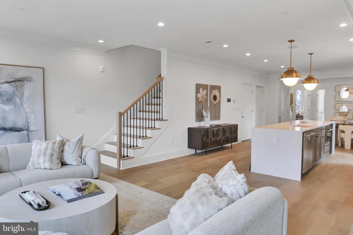 1335 11TH ST NW #PH4, WASHINGTON, District Of Columbia 20001, 3 Bedrooms Bedrooms, ,2 BathroomsBathrooms,Residential,For sale,1335 11TH ST NW #PH4,DCDC2185650 MLS # DCDC2185650