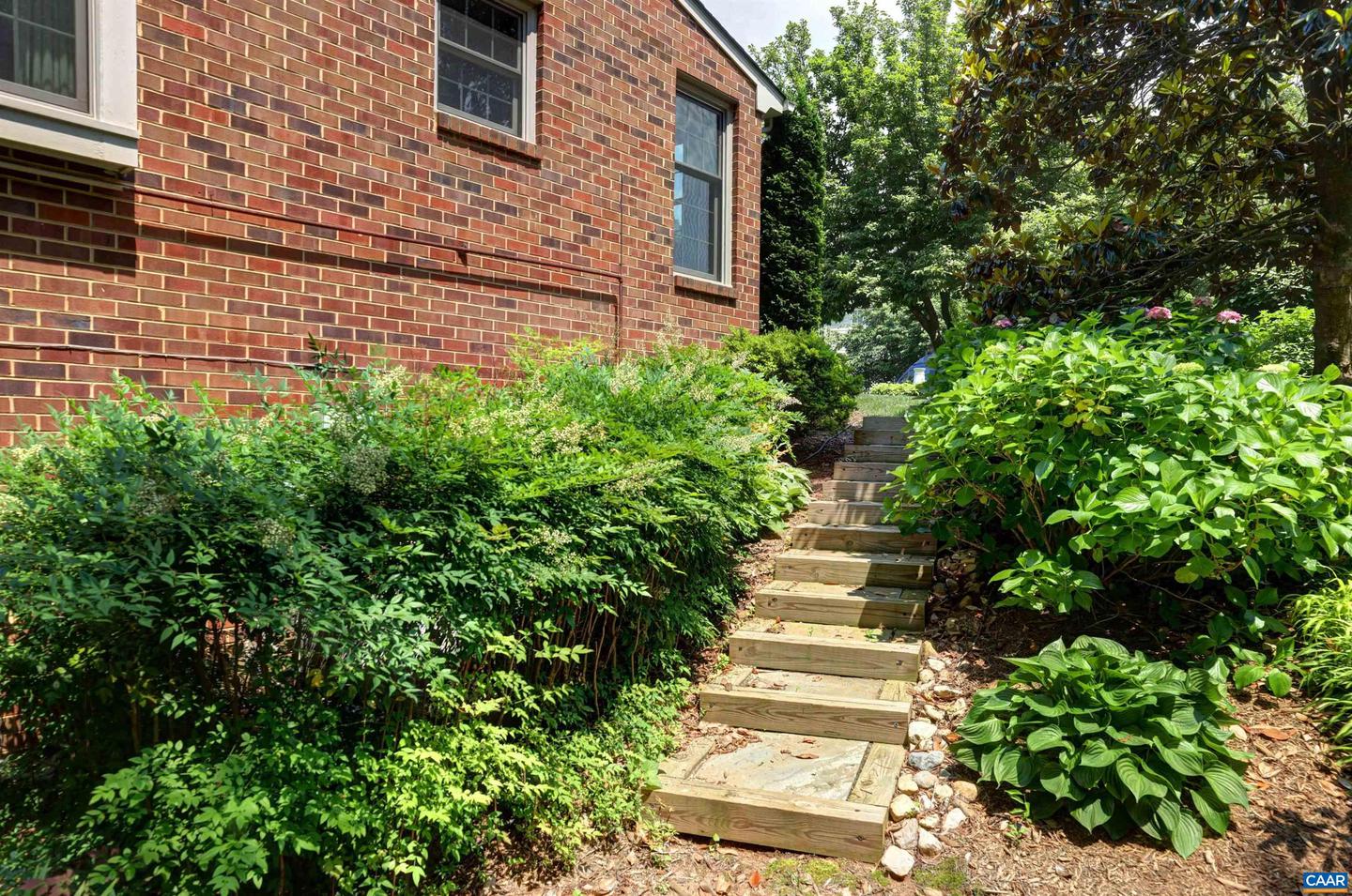 560 WORTHINGTON DR, CHARLOTTESVILLE, Virginia 22903, 2 Bedrooms Bedrooms, ,2 BathroomsBathrooms,Residential,For sale,560 WORTHINGTON DR,663872 MLS # 663872