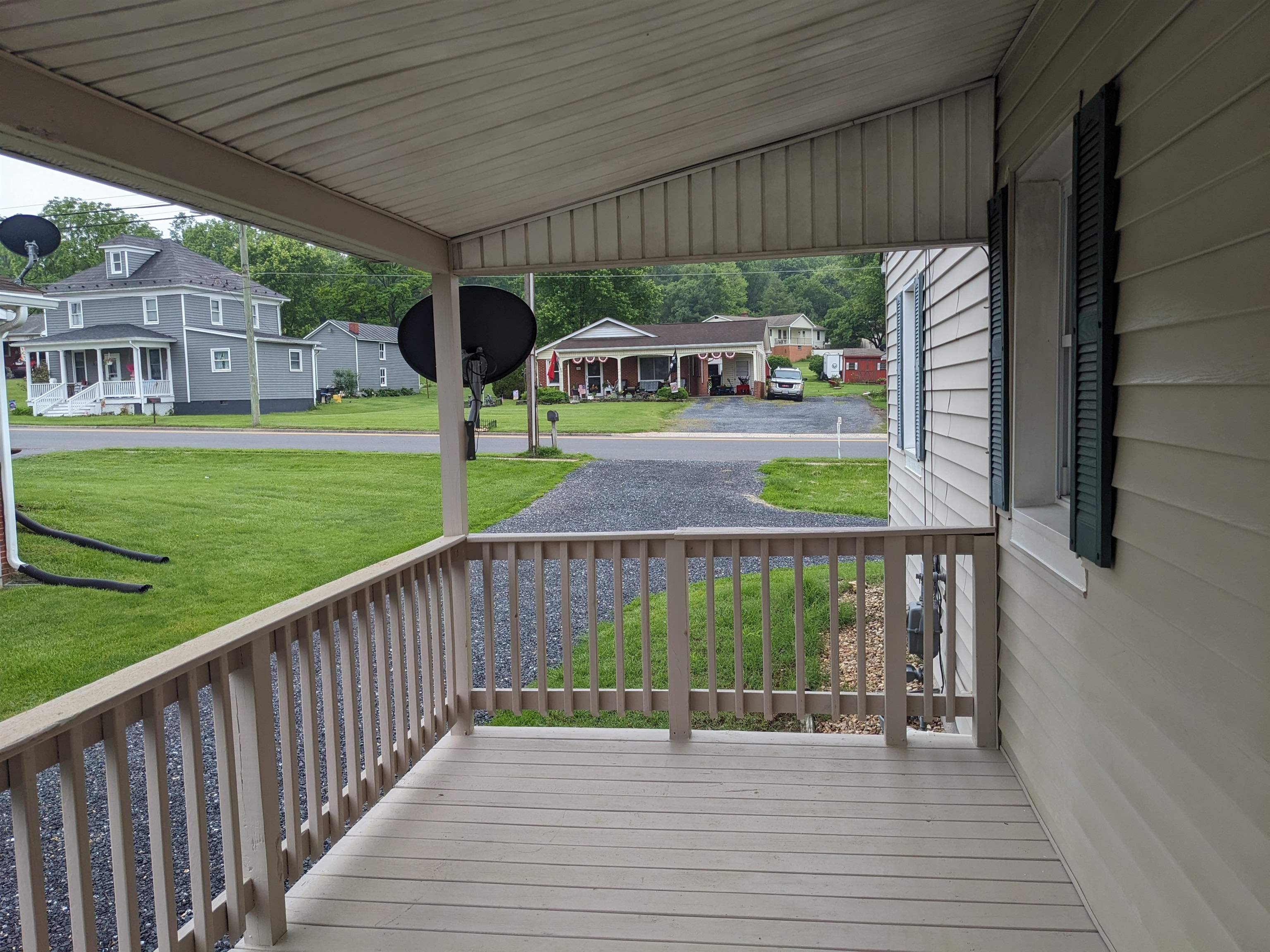 374 W OLD CROSS RD, NEW MARKET, Virginia 22844, 3 Bedrooms Bedrooms, ,2 BathroomsBathrooms,Residential,374 W OLD CROSS RD,665584 MLS # 665584