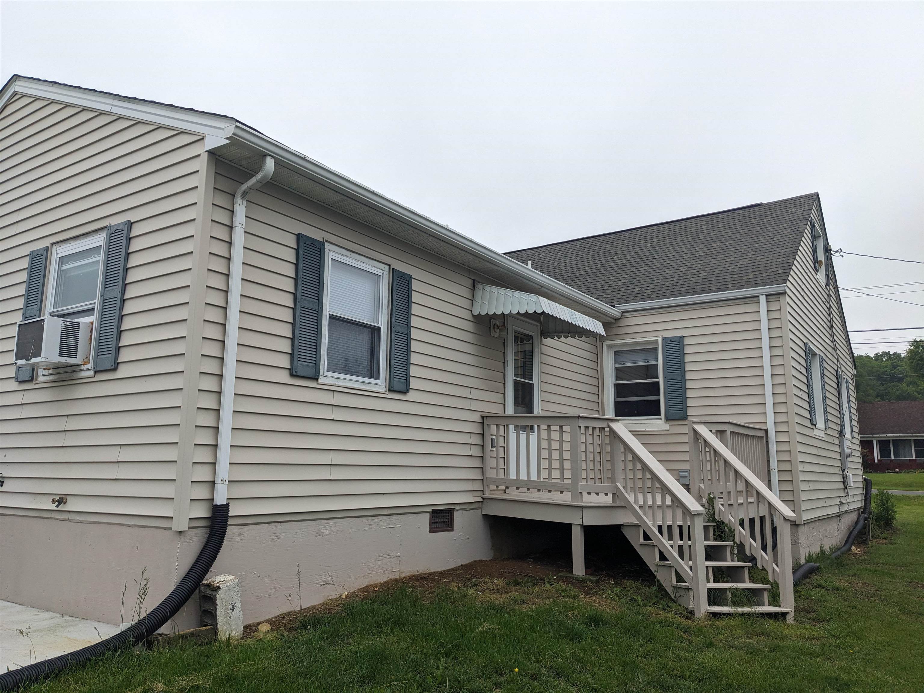 374 W OLD CROSS RD, NEW MARKET, Virginia 22844, 3 Bedrooms Bedrooms, ,2 BathroomsBathrooms,Residential,374 W OLD CROSS RD,665584 MLS # 665584