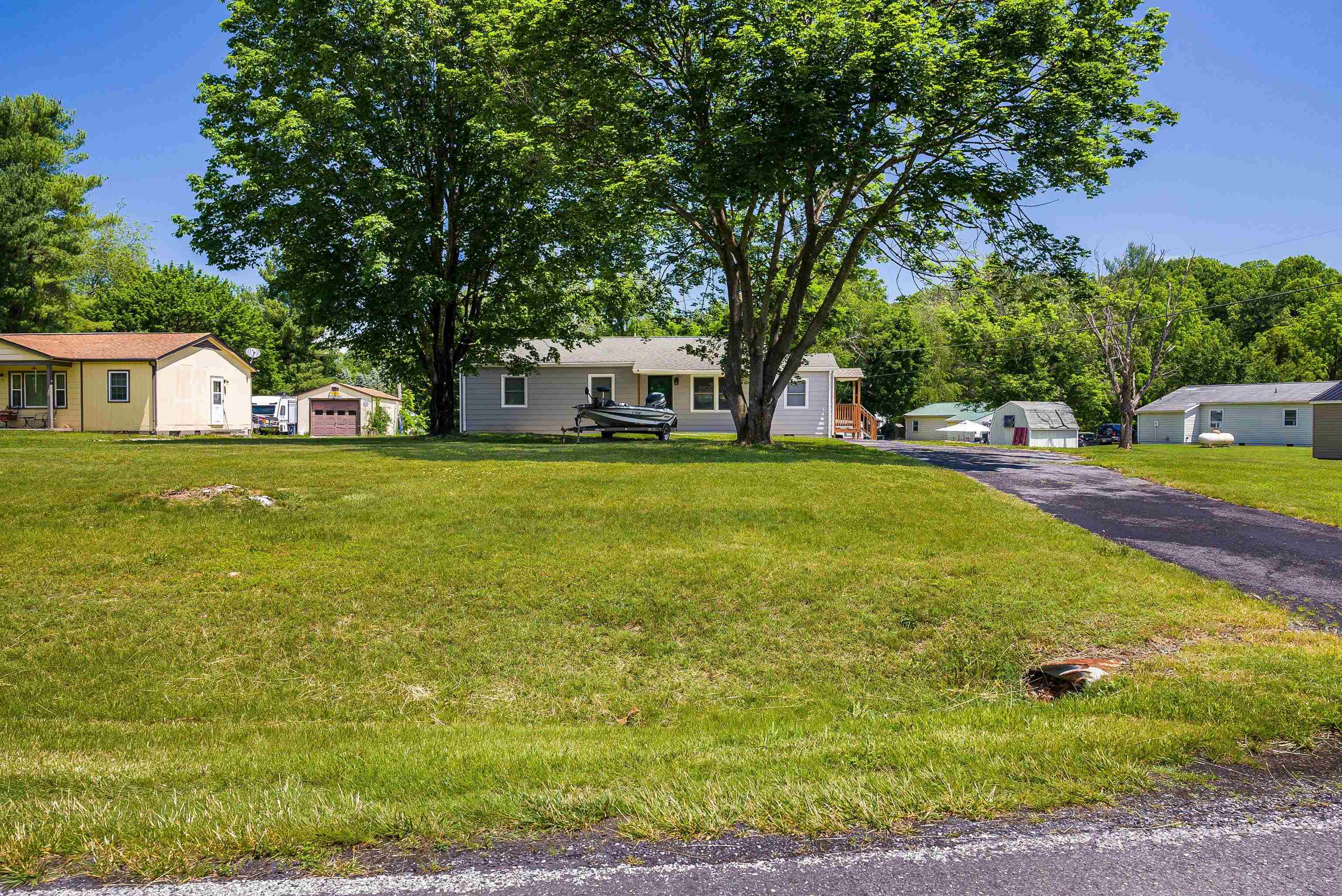 29 CRAWFORD DR, CHURCHVILLE, Virginia 24421, 3 Bedrooms Bedrooms, ,1 BathroomBathrooms,Residential,29 CRAWFORD DR,665593 MLS # 665593